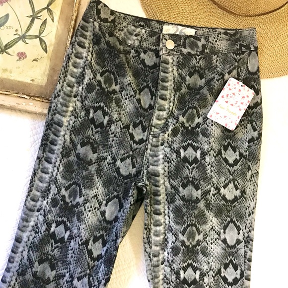 NWT We the Free Just Float On Flare Jeans - Picture 10 of 16